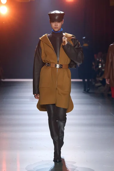 Look 25
